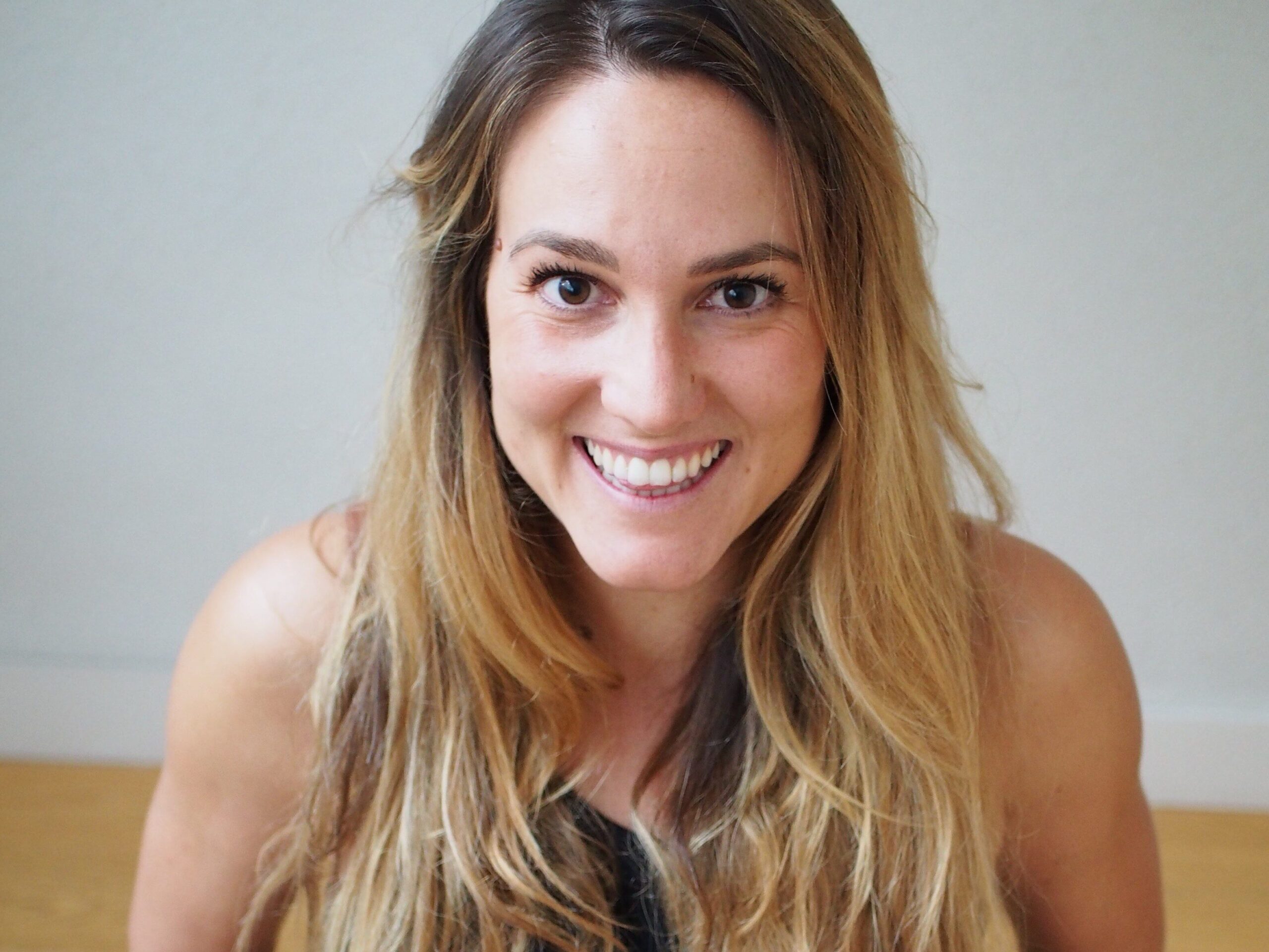 Chris a rencontré le yoga en Inde il y a huit ans, au détour d’un long voyage en sac à dos.