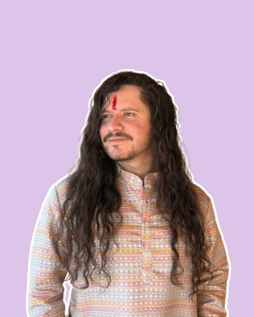 Ivan, professeur de yoga, est cofondateur de Yogic Spirits à Vevey et coordinateur de YamaYoga Association à St-Légier.